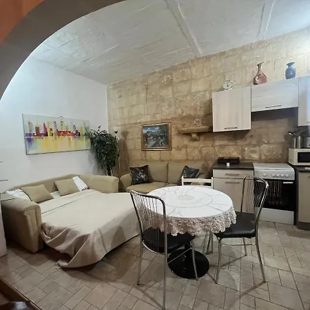 300 Years Old Maisonette In Beautiful Stairs