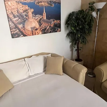 300 Years Old Maisonette In Beautiful Stairs Valletta