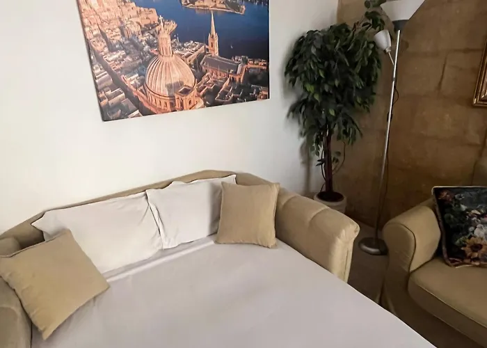 300 Years Old Maisonette In Beautiful Stairs Valletta